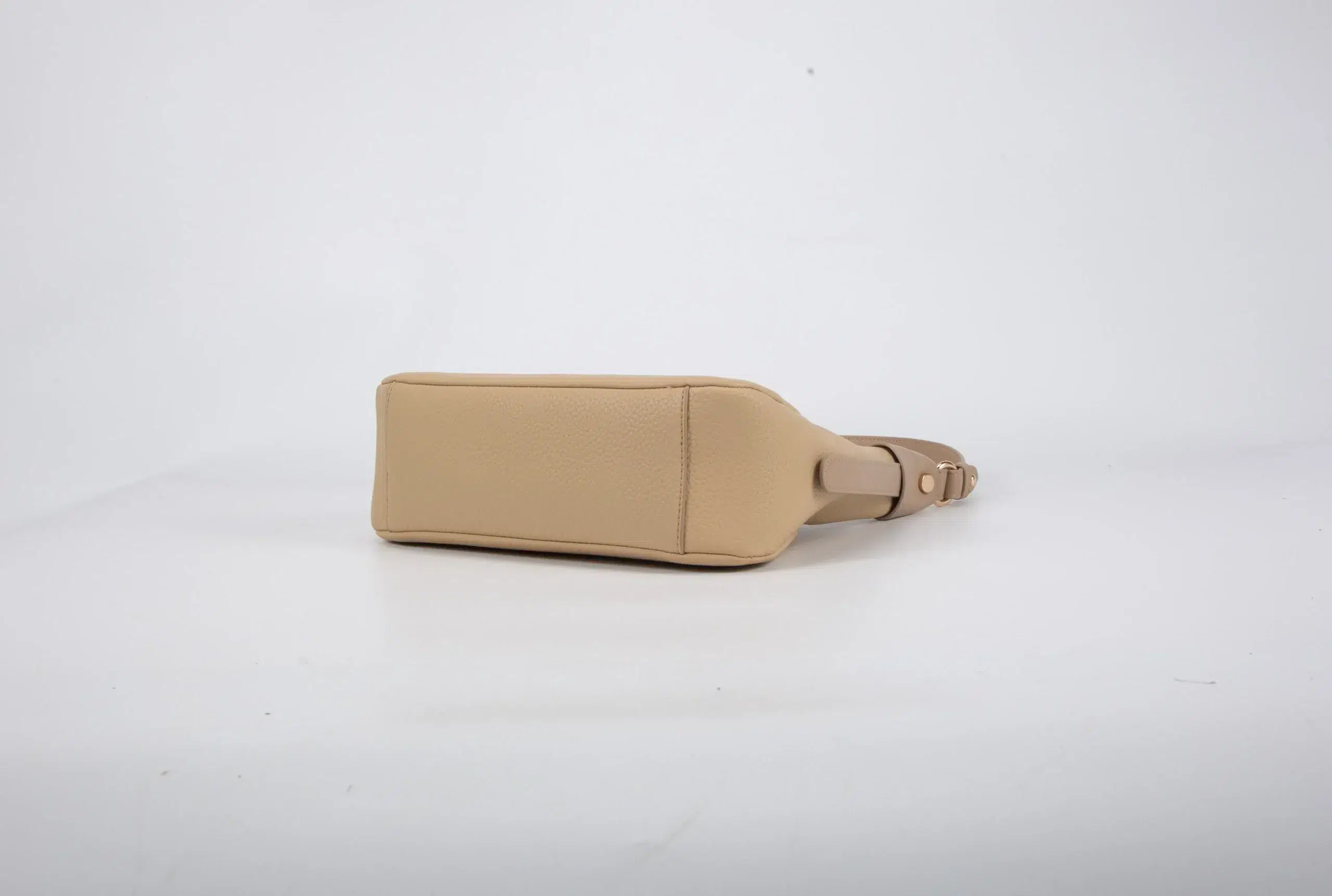 A petite women's handbag with an elegant design - beige - Image 4