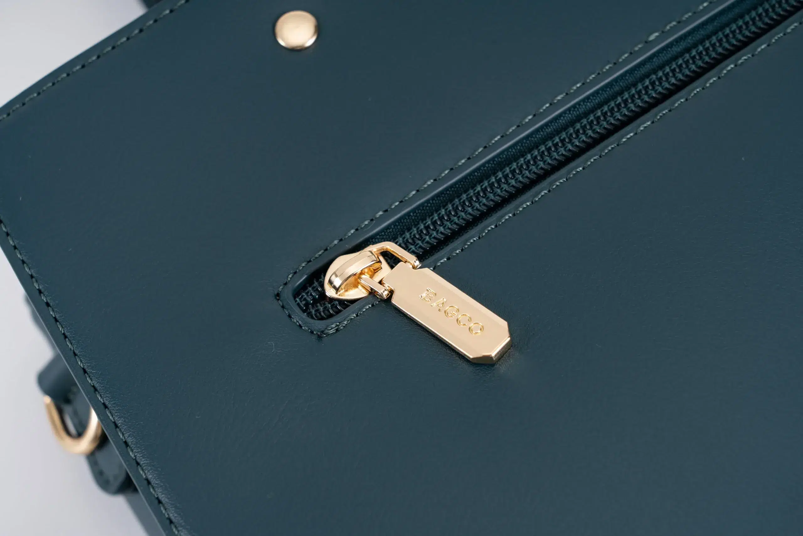 Set consisting of a medium-sized handbag with an elegant - Green - Image 7