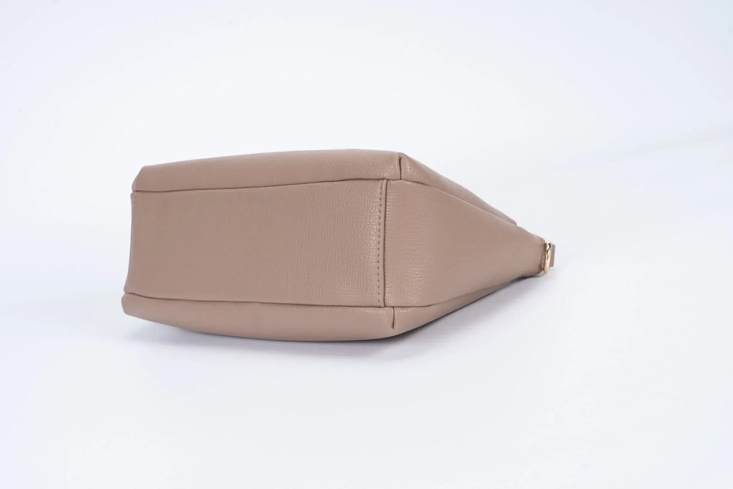 A shoulder bag for women that exudes an abundance of charm- beige - Image 4