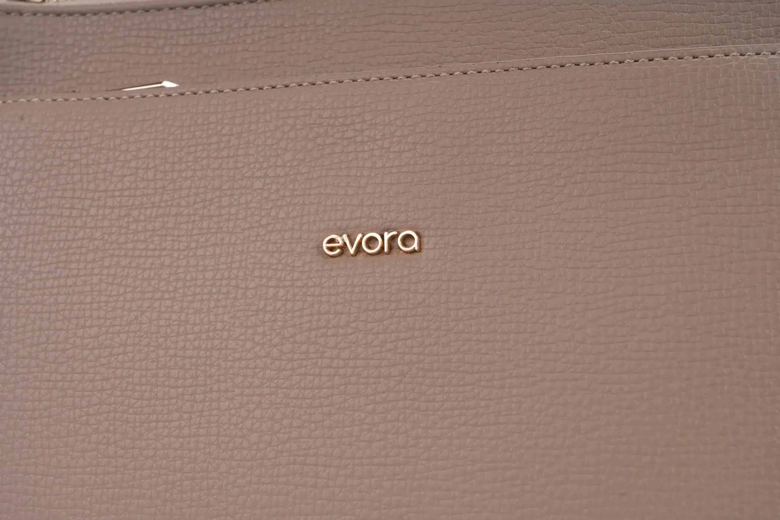 A shoulder bag for women that exudes an abundance of charm- beige - Image 5