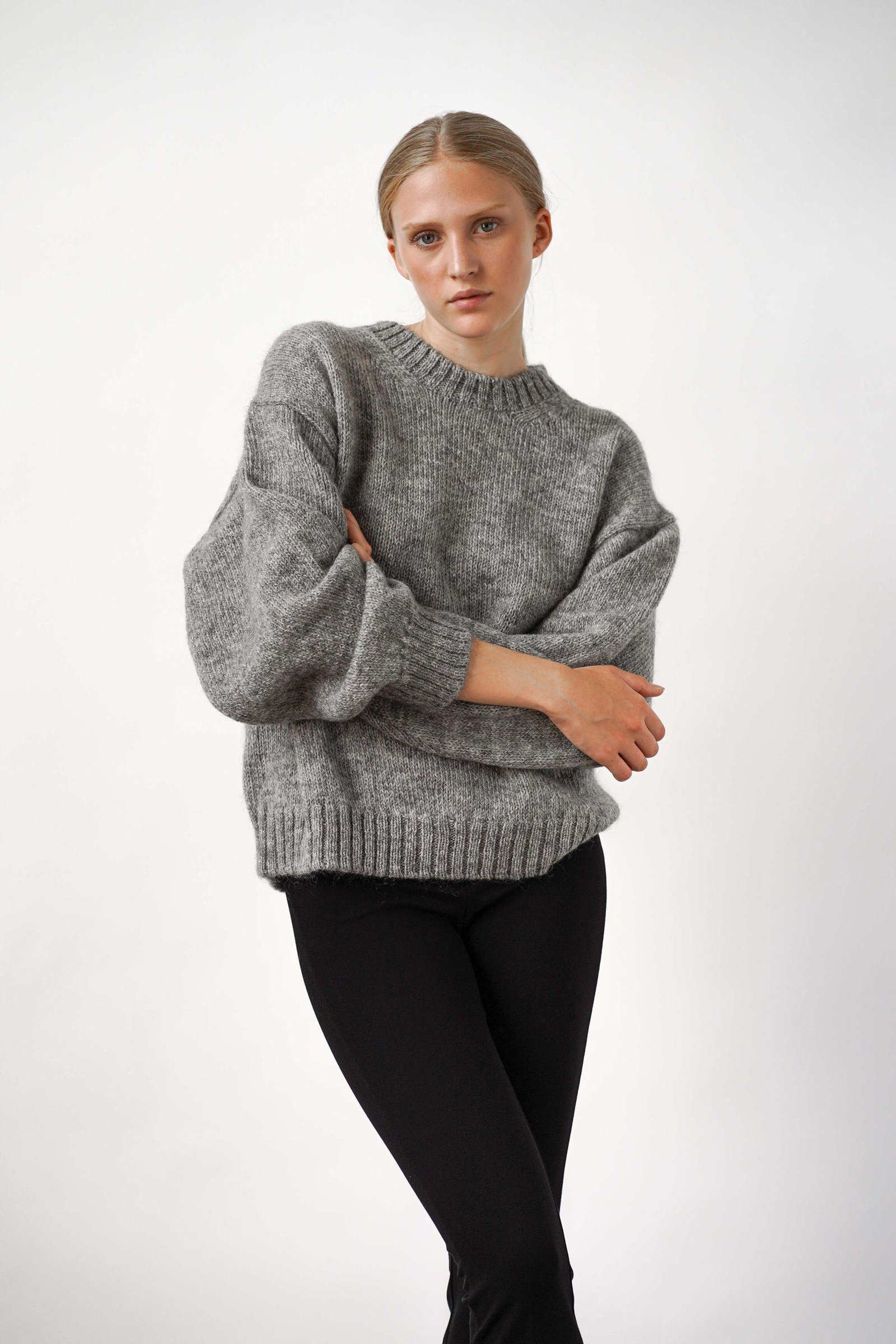 AP010 - Ire Knitted Sweater Grey