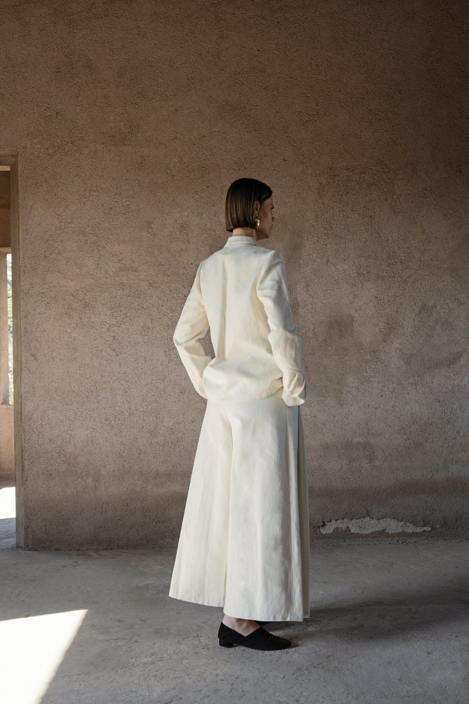 AP009 - Cream Pleated Pants - Image 2