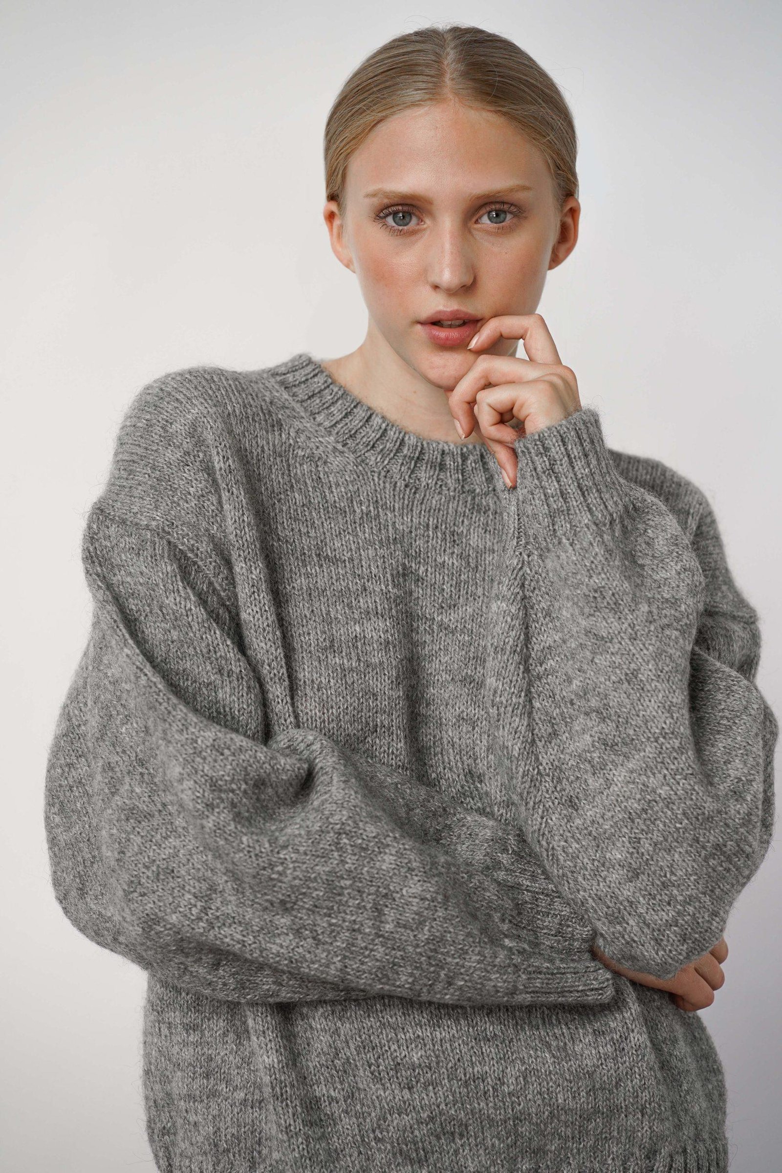 AP010 - Ire Knitted Sweater Grey - Image 2