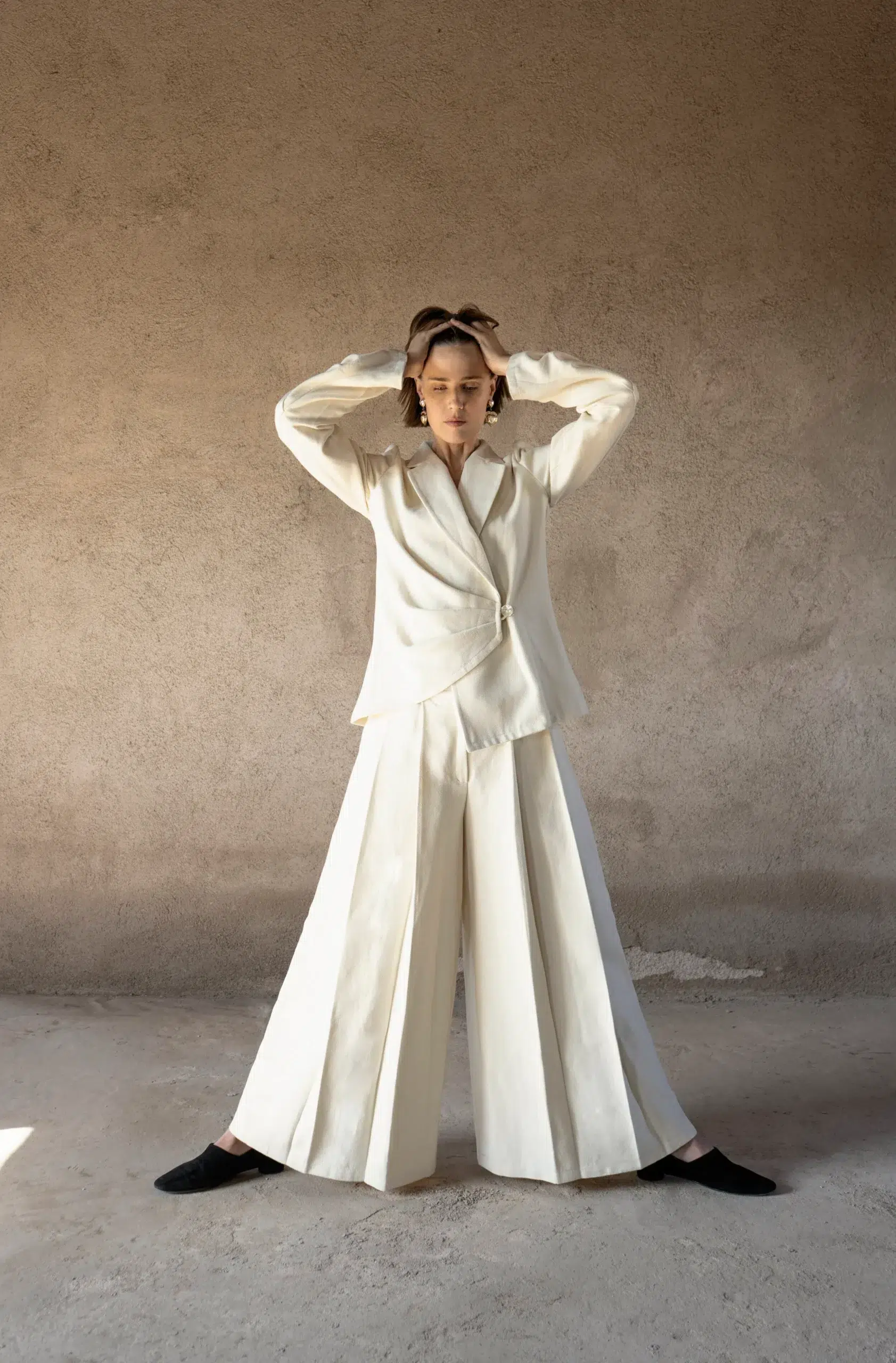 AP009 - Cream Pleated Pants - Image 3